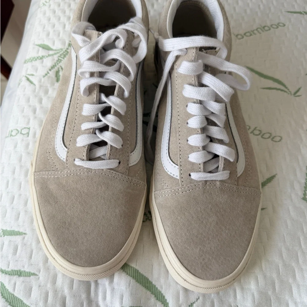 Vans - Picture 2 of 5